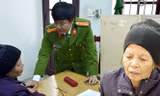 Bà Phạm Thị Xuân tại cơ quan công an.