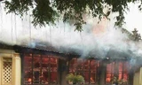 Bản tin 20H: Đình cổ bốc cháy dữ dội