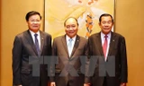 Thủ tướng Chính phủ Nguyễn Xuân Phúc gặp Thủ tướng Chính phủ Hoàng gia Campuchia Samdech Techo Hun Sen (bên phải) và Thủ tướng Lào Thongloun Sisoulith (bên trái). Ảnh: Thống Nhất /TTXVN.