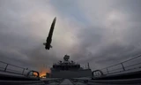 Tàu Đô đốc Makarov của Nga phóng thử tên lửa đất đối không. Ảnh: Navy.