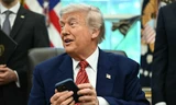 Ông Trump đe dọa khiến Apple, Samsung 'đứng ngồi không yên'