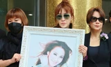 1.000 fan đến viếng, chị gái gào khóc trách em rể hại chết ca sĩ Coco Lee