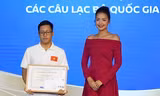 Vận động viên bơi trẻ quốc gia 16 tuổi lập thêm thành tích 
