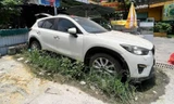 Hà Nội: Xe Mazda CX-5 nghi bị 'bỏ quên' ở quán bia từ trước dịch Covid-19