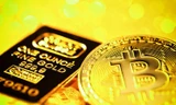 Giá vàng thế giới bất ngờ giảm, bitcoin tăng cao kỷ lục