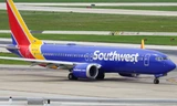 Hành khách hoảng loạn rời máy bay Southwest Airlines