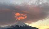 'Rồng lửa' xuất hiện trên đỉnh núi Phú Sĩ