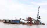 Hình ảnh khai thác cát trái phép do PV Tiền Phong ghi lại. Ảnh: Minh Đức