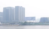 Lý do TPHCM sương trắng mù mịt, nhiều tòa nhà mờ khuất