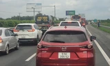Kẹt xe kinh hoàng trên tuyến cao tốc TPHCM - Long Thành và Quốc lộ 51