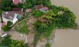 Xuất hiện nhiều vị trí sạt lở đê nghiêm trọng ven sông Hồng