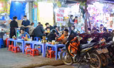 Hàng quán ở quận Đống Đa: Nhiều chỗ chấp hành chỉ bán mang về, nơi vẫn tấp nập khách