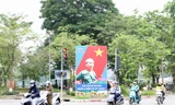 Hà Nội rực rỡ cờ hoa kỷ niệm 134 năm Ngày sinh Chủ tịch Hồ Chí Minh 