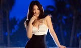 Liễu Nham khoe ngực ‘khủng’ với áo hai dây