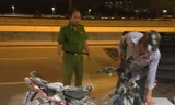 Chiếc xe máy cháy trơ khung sắt