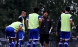 Vấn đề thể lực là vấn đề mà thầy Nhật Toshiya Miura (áo đen) đặc biệt chú ý trong hơn một tuần hội quân U.23 Việt Nam - Ảnh: Minh Tú/ Thanh Niên