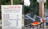 Sài Gòn tử tế: Xuất hiện ATM "lướt ống" tặng bánh mì, gạo cho bà con có hoàn cảnh khó khăn