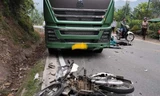 Va chạm với xe tải, nam sinh 15 tuổi tử vong