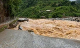 Gần 100 điểm sạt lở, 3 vị trí mất đường do mưa lũ trên Quốc lộ 32 qua Yên Bái