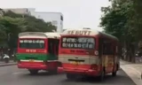 Phẫn nộ cảnh hai xe buýt lạng lách, chèn ép nhau gây nguy hiểm cho người dân
