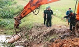 Cơ quan chức năng trục vớt quả bom và tiêu hủy