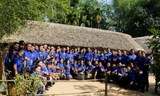 Tuổi trẻ Việt Nam - Lào thành kính dâng hương tại khu di tích Kim Liên