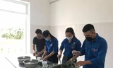 Bữa ăn 'tiếp sức' của tuổi trẻ Nghệ An với công dân cách ly tập trung