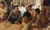 Ập vào khách sạn lúc rạng sáng, cảnh sát bắt giữ 12 đối tượng đang “phê” ma túy
