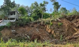 Sạt lở cả quả đồi ở Nghệ An, đe dọa tính mạng 60 người dân