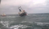 Tàu 9000 tấn chìm trên biển Hà Tĩnh, 180 tấn dầu bắt đầu tràn