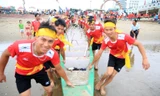 Hàng vạn du khách cổ vũ giải đua thuyền Cửa Lò lần thứ 24