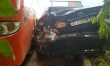 Xe khách đâm văng xe Camry hàng chục mét trên quốc lộ