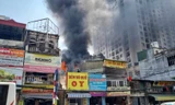 Hà Nội: Tiếng nổ cùng khói đen cuồn cuộn ở tầng tum ngôi nhà trên đường Tam Trinh 