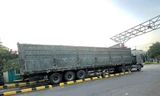 Nhiều xe đầu kéo chở cát quá tải ‘né chốt’ CSGT bất thành