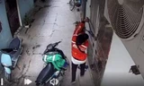 Hà Nội: Đối tượng mặc áo shipper ngang nhiên cắt khóa cửa nhà dân giữa ban ngày