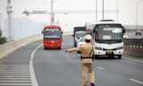 Ngày đầu ra quân, CSGT Hà Nội xử phạt nhiều tài xế xe khách, xe chở hàng vi phạm 