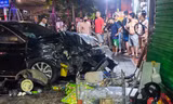 Ô tô lao vào 3 người uống nước trên vỉa hè, 1 người tử vong