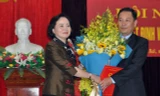 Bí thư Tỉnh ủy Yên Bái Phạm Thị Thanh Trà trao quyết định và chúc mừng đồng chí Trần Xuân Thủy.
