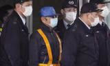 Hình ảnh Carlos Ghosn rời nhà tù. Ảnh: Bloomberg