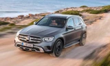 Phần đầu Mercedes-Benz GLC có cụm đèn pha nhỏ và sắc cạnh hơn.