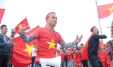Hàng trăm CĐV chào đón tuyển Việt Nam trở về từ Asian Cup 2019