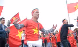 Hàng trăm CĐV chào đón tuyển Việt Nam trở về từ Asian Cup 2019