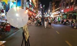 ‘Đóng cửa’ các hàng quán bán bóng cười, lấn chiếm phố đi bộ Bùi Viện 