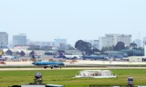Vì sao sân bay Tân Sơn Nhất tắc dưới đất, kẹt trên trời? 