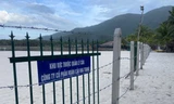 Doanh nghiệp quây rào chắn bờ biển không cho khách xuống tắm