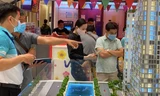 Người dân đi xem mô hình giới thiệu dự án bất động sản. (Ảnh minh hoạ, ST). 