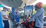 Bộ Tài chính đề xuất bỏ quy định rà soát chi phí kinh doanh xăng dầu định kỳ hàng tháng. Ảnh minh hoạ 