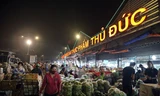 Hơn 700 tấn rau, hoa quả về chợ đầu mối Thủ Đức trong ngày Tết. 