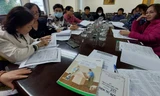 Người dân đến báo Tiền Phong cầu cứu vì tiền tiết kiệm bị chuyển thành bảo hiểm nhân thọ. 