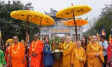 Hàng nghìn người đón cây bồ đề thiêng từ Sri Lanka về chùa Bái Đính